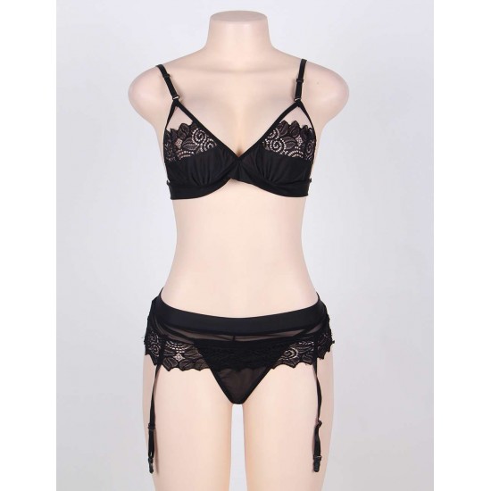 Plus Size  Swirl Lace Bra and Gartered Panty